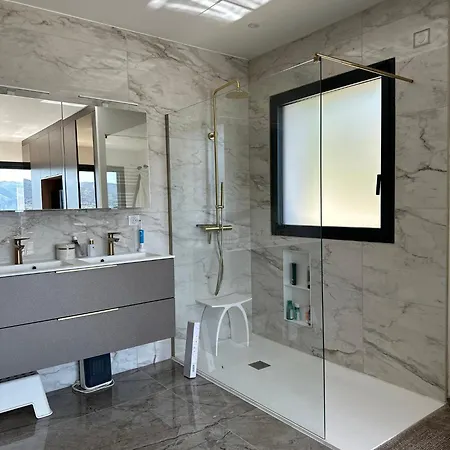 Contemporaine Avec Vue Imprenable 4*